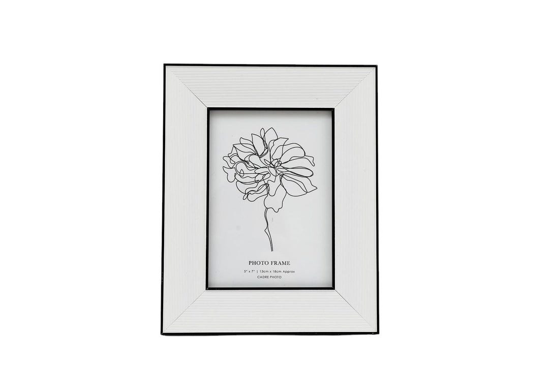 Black Edge & White Photo Frame 5x7' - Geko Products