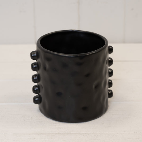 Dimpled Timeless Black Pot with Bobbins