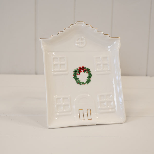 White house-shaped Christmas plate with a green wreath